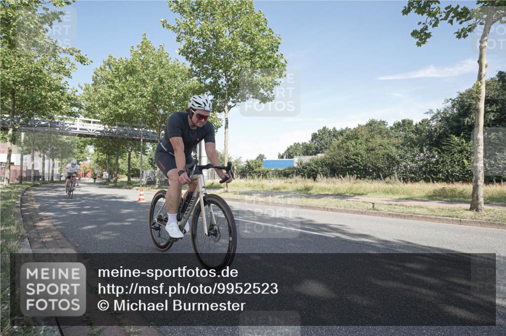 09.08.2026 - GEWOBA Citytriathlon Bremen Michael Burmester http://msf.ph/oto/9952523 09.08.2026 10:30:27 Radfahren 221, 294, 382, 407, 520 meine-sportfotos.de