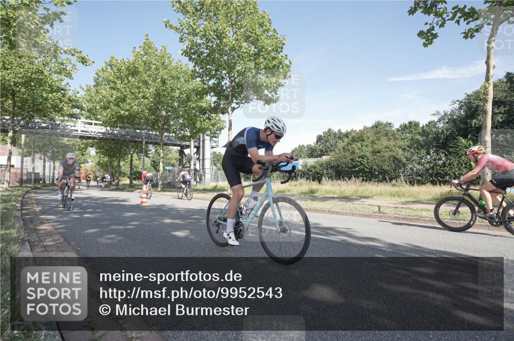 09.08.2026 - GEWOBA Citytriathlon Bremen Michael Burmester http://msf.ph/oto/9952543 09.08.2026 10:30:52 Radfahren 299, 311, 317, 320 meine-sportfotos.de