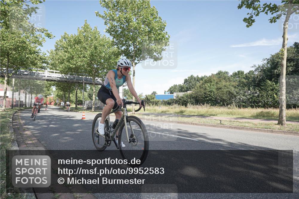 09.08.2026 - GEWOBA Citytriathlon Bremen Michael Burmester http://msf.ph/oto/9952583 09.08.2026 10:31:30 Radfahren 288, 304, 365, 397, 430, 454, 472 meine-sportfotos.de