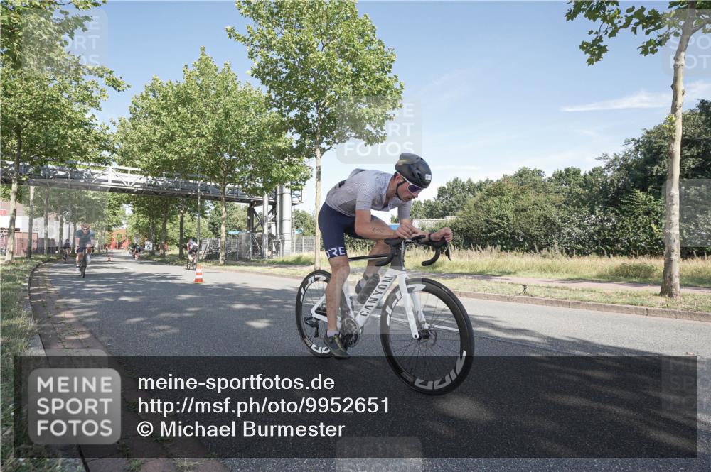 09.08.2026 - GEWOBA Citytriathlon Bremen Michael Burmester http://msf.ph/oto/9952651 09.08.2026 10:32:15 Radfahren 239, 249, 445, 456, 500 meine-sportfotos.de