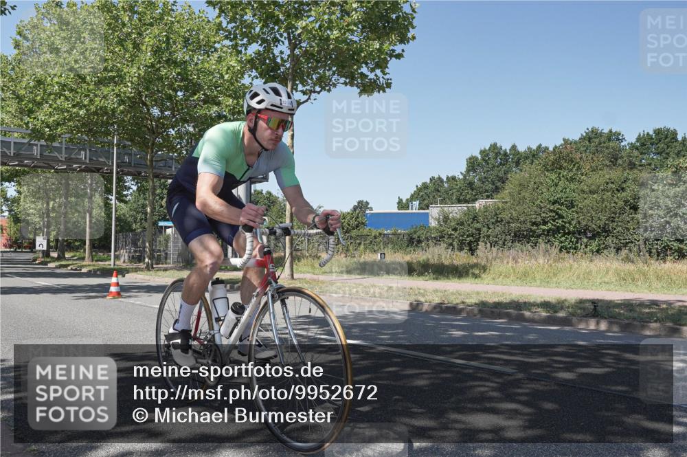 09.08.2026 - GEWOBA Citytriathlon Bremen Michael Burmester http://msf.ph/oto/9952672 09.08.2026 14:09:06 Radfahren 32, 156 meine-sportfotos.de