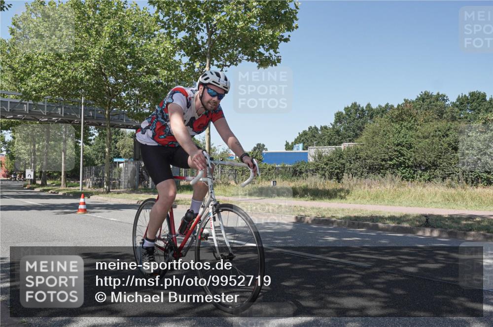 09.08.2026 - GEWOBA Citytriathlon Bremen Michael Burmester http://msf.ph/oto/9952719 09.08.2026 14:09:59 Radfahren 16, 97, 119, 154 meine-sportfotos.de