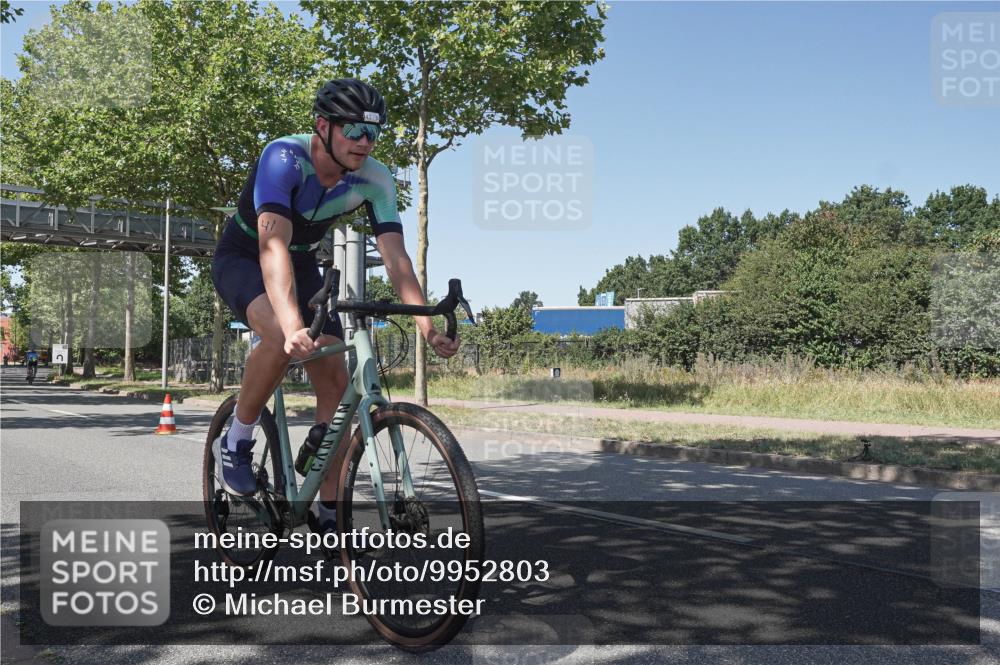 09.08.2026 - GEWOBA Citytriathlon Bremen Michael Burmester http://msf.ph/oto/9952803 09.08.2026 14:11:07 Radfahren 33, 41, 50, 67, 113, 331 meine-sportfotos.de