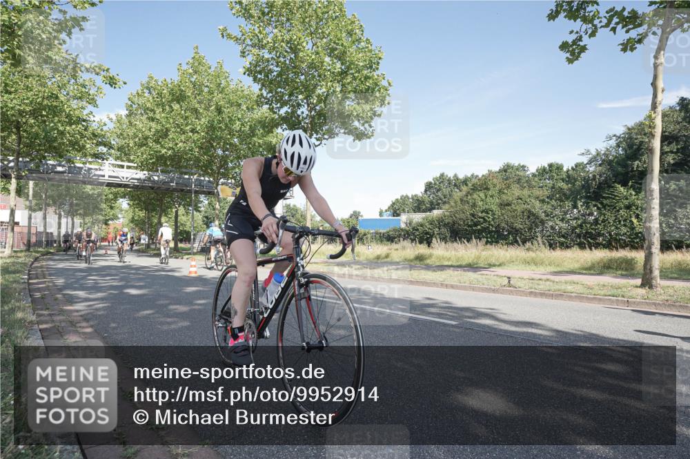 09.08.2026 - GEWOBA Citytriathlon Bremen Michael Burmester http://msf.ph/oto/9952914 09.08.2026 10:35:14 Radfahren 3, 27, 129, 143, 169, 195, 326, 436, 440, 446, 467, 473, 476, 487, 527 meine-sportfotos.de