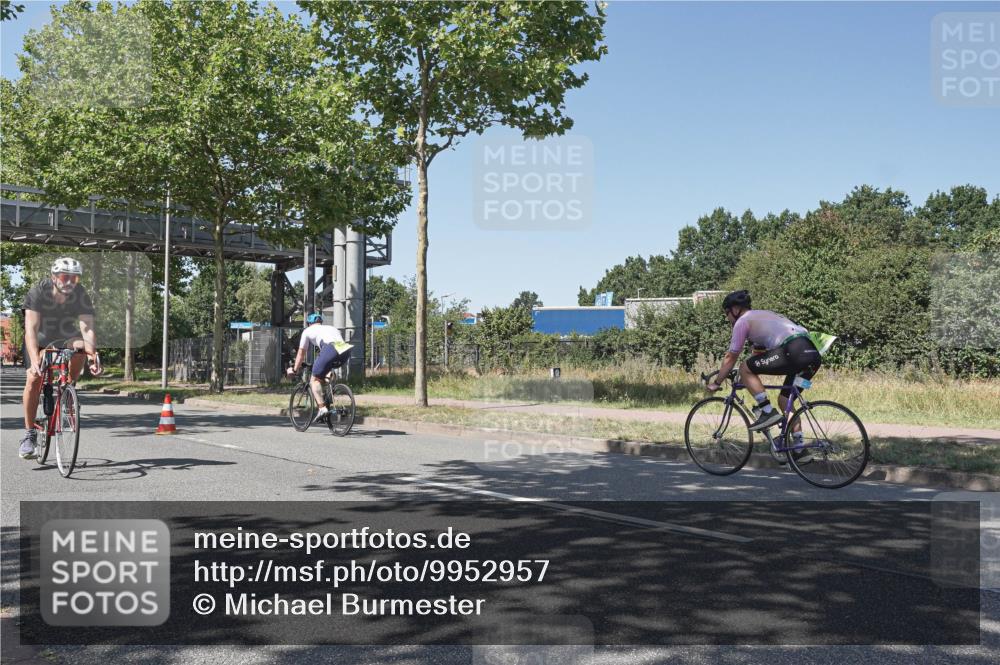 09.08.2026 - GEWOBA Citytriathlon Bremen Michael Burmester http://msf.ph/oto/9952957 09.08.2026 14:13:13 Radfahren 2, 38, 54, 82, 279, 304 meine-sportfotos.de