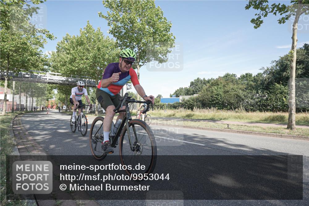 09.08.2026 - GEWOBA Citytriathlon Bremen Michael Burmester http://msf.ph/oto/9953044 09.08.2026 10:36:24 Radfahren 21, 23, 135, 139, 163, 179, 211, 233, 460, 530 meine-sportfotos.de