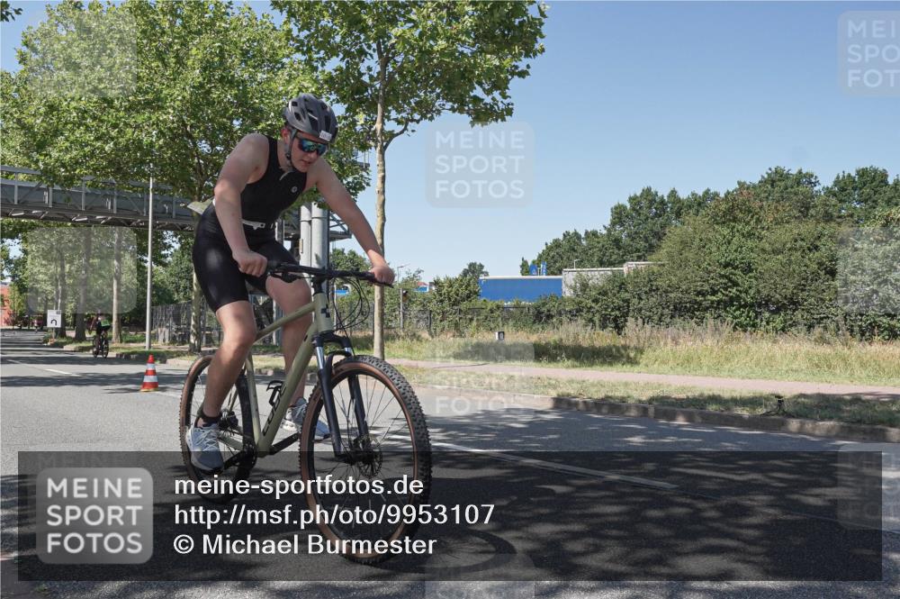 09.08.2026 - GEWOBA Citytriathlon Bremen Michael Burmester http://msf.ph/oto/9953107 09.08.2026 14:15:33 Radfahren 7, 10, 80, 122, 218, 257, 260, 263, 285, 302, 349, 354, 433 meine-sportfotos.de