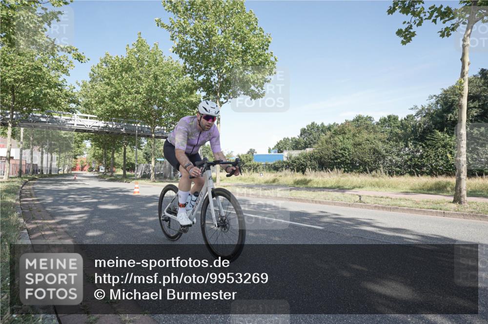 09.08.2026 - GEWOBA Citytriathlon Bremen Michael Burmester http://msf.ph/oto/9953269 09.08.2026 10:40:27 Radfahren 147, 159 meine-sportfotos.de