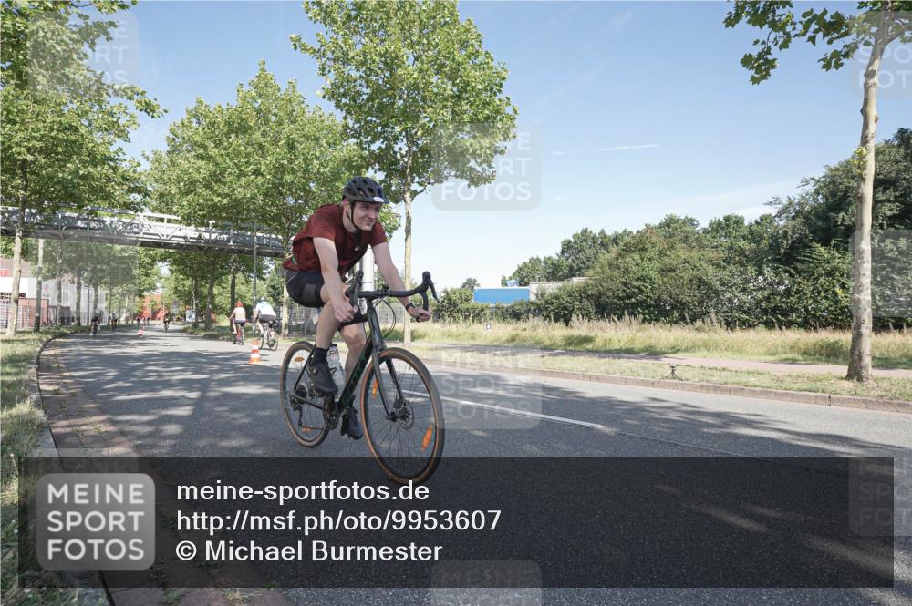 09.08.2026 - GEWOBA Citytriathlon Bremen Michael Burmester http://msf.ph/oto/9953607 09.08.2026 10:47:53 Radfahren 25, 295, 363, 396, 437 meine-sportfotos.de