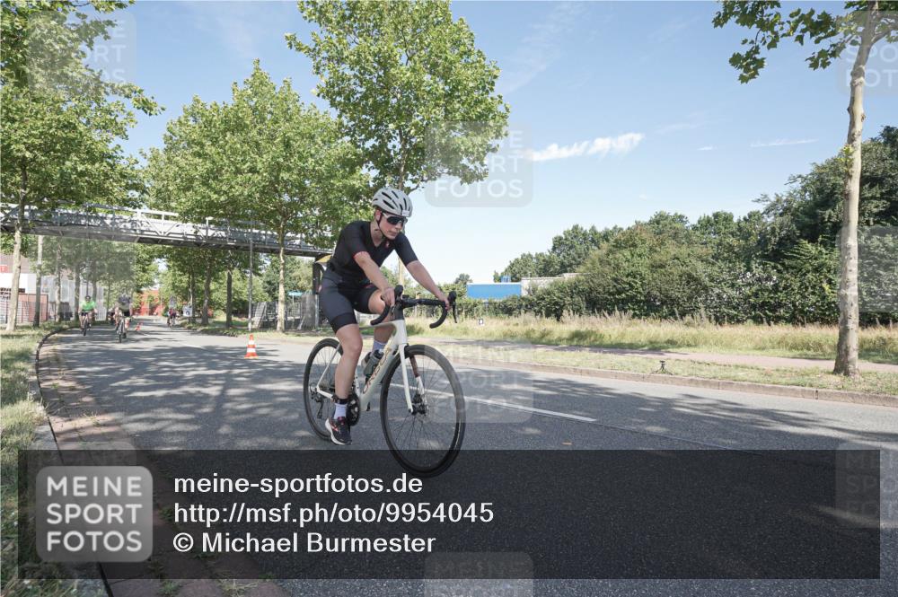 09.08.2026 - GEWOBA Citytriathlon Bremen Michael Burmester http://msf.ph/oto/9954045 09.08.2026 10:54:34 Radfahren 13, 17, 33, 87, 111, 143, 185, 195, 223, 331, 436, 467, 490, 509, 514, 531 meine-sportfotos.de