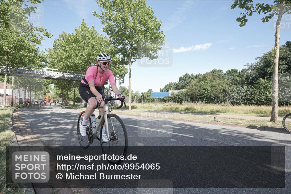 09.08.2026 - GEWOBA Citytriathlon Bremen Michael Burmester http://msf.ph/oto/9954065 09.08.2026 10:54:57 Radfahren 37, 135, 201, 207, 303, 390, 444, 476, 513, 530 meine-sportfotos.de