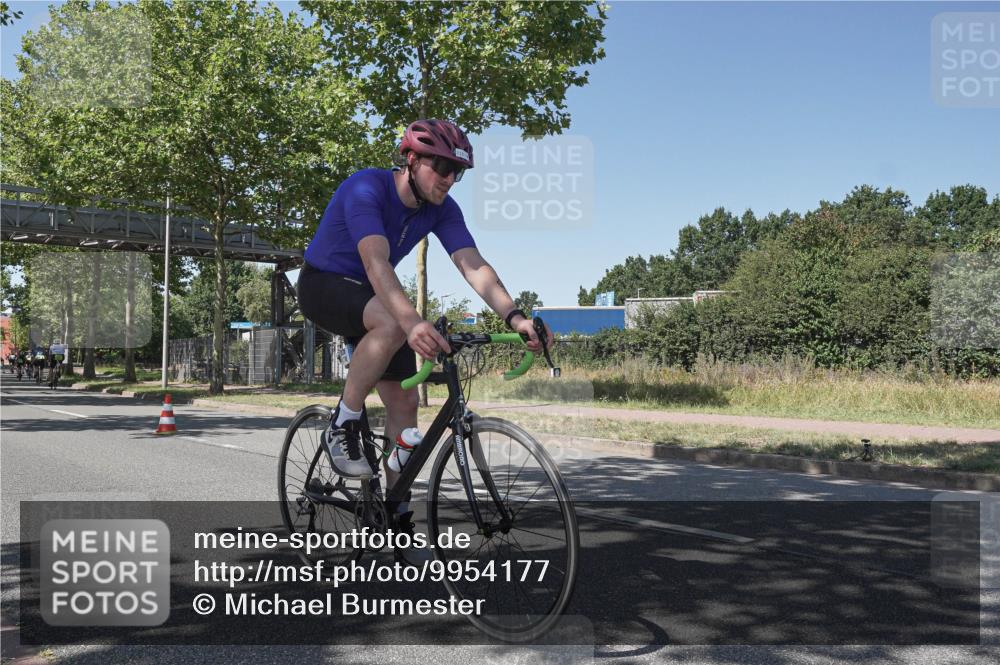 09.08.2026 - GEWOBA Citytriathlon Bremen Michael Burmester http://msf.ph/oto/9954177 09.08.2026 14:28:17 Radfahren 41, 67, 72, 85, 100, 113, 119, 168 meine-sportfotos.de