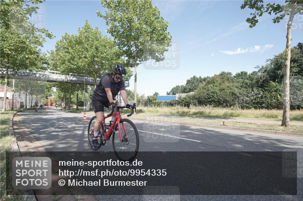 09.08.2026 - GEWOBA Citytriathlon Bremen Michael Burmester http://msf.ph/oto/9954335 09.08.2026 11:01:08 Radfahren 77, 78, 197, 420 meine-sportfotos.de