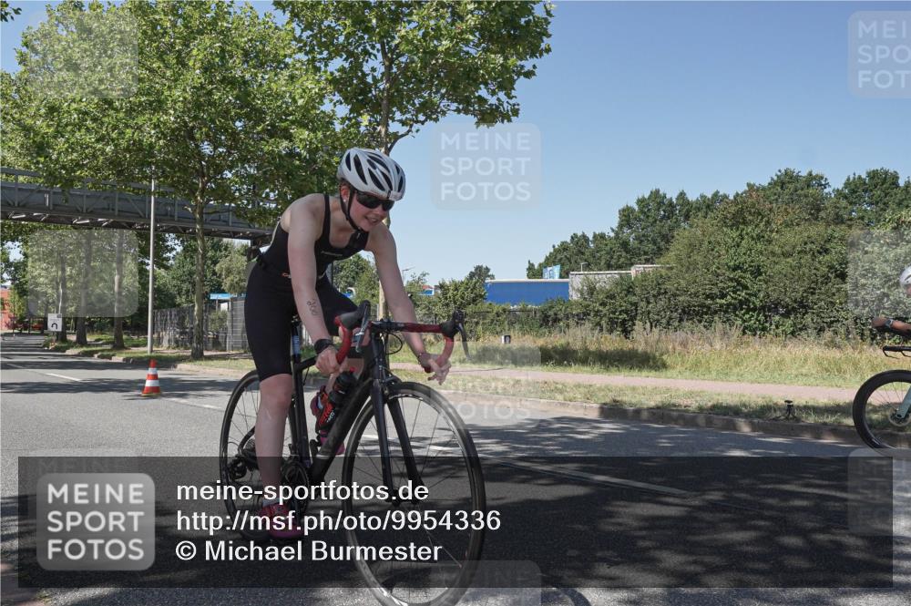 09.08.2026 - GEWOBA Citytriathlon Bremen Michael Burmester http://msf.ph/oto/9954336 09.08.2026 14:30:36 Radfahren 27, 36, 79, 118, 128, 135, 159, 186, 270, 374, 433 meine-sportfotos.de