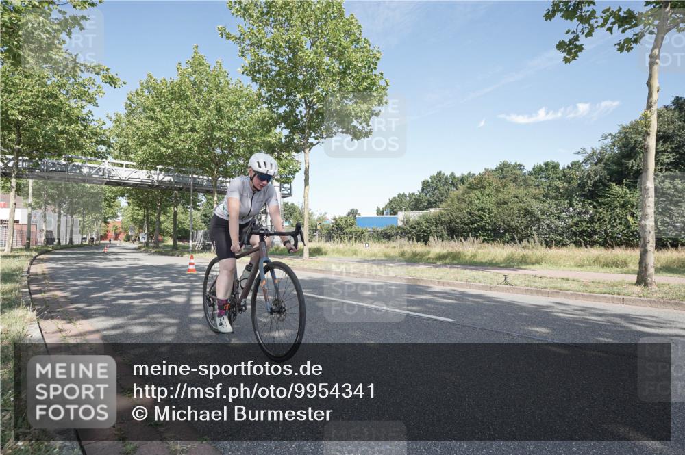 09.08.2026 - GEWOBA Citytriathlon Bremen Michael Burmester http://msf.ph/oto/9954341 09.08.2026 11:01:13 Radfahren 77, 78, 197, 203, 420, 422 meine-sportfotos.de