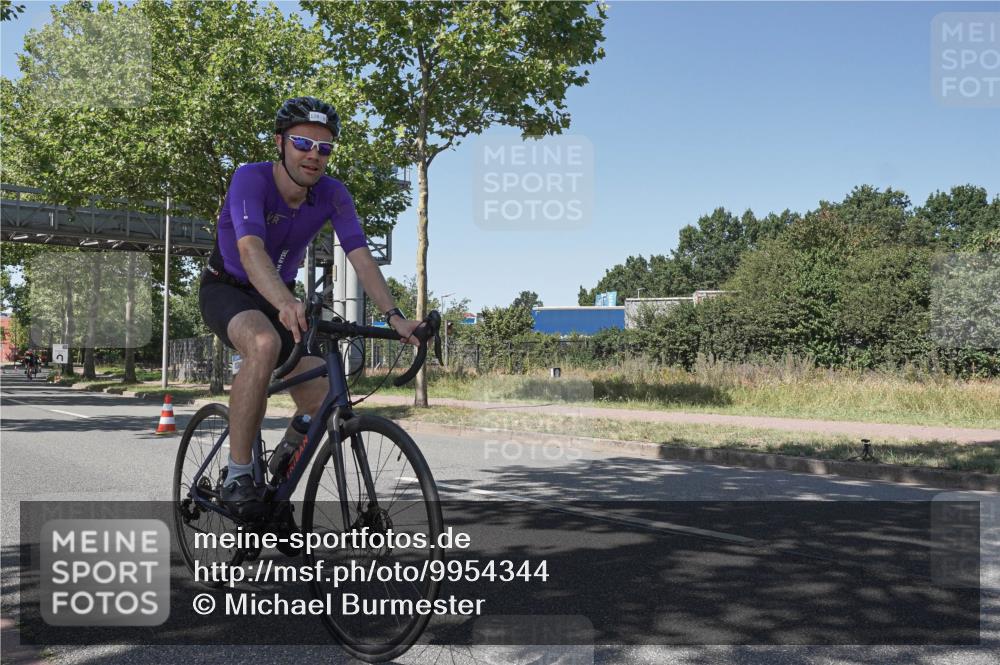 09.08.2026 - GEWOBA Citytriathlon Bremen Michael Burmester http://msf.ph/oto/9954344 09.08.2026 14:30:46 Radfahren 36, 45, 54, 73, 91, 92, 105, 128, 135, 186, 200 meine-sportfotos.de