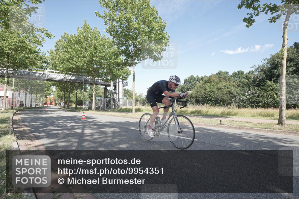 09.08.2026 - GEWOBA Citytriathlon Bremen Michael Burmester http://msf.ph/oto/9954351 09.08.2026 11:01:36 Radfahren 412, 469 meine-sportfotos.de