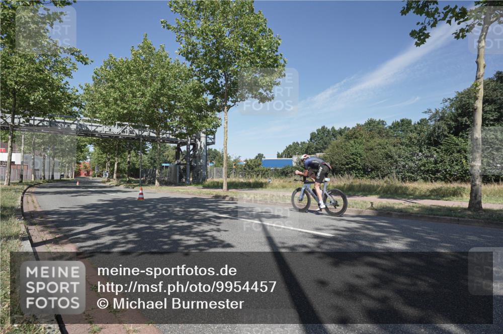 09.08.2026 - GEWOBA Citytriathlon Bremen Michael Burmester http://msf.ph/oto/9954457 09.08.2026 12:01:10 Radfahren  meine-sportfotos.de