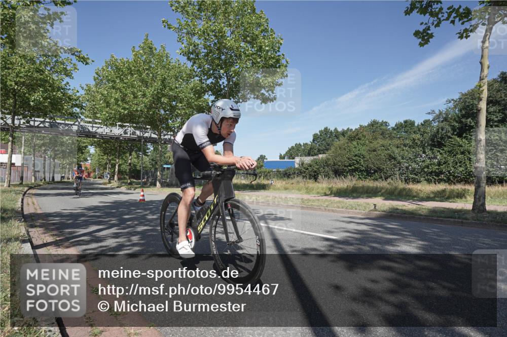 09.08.2026 - GEWOBA Citytriathlon Bremen Michael Burmester http://msf.ph/oto/9954467 09.08.2026 12:02:56 Radfahren 579, 650 meine-sportfotos.de