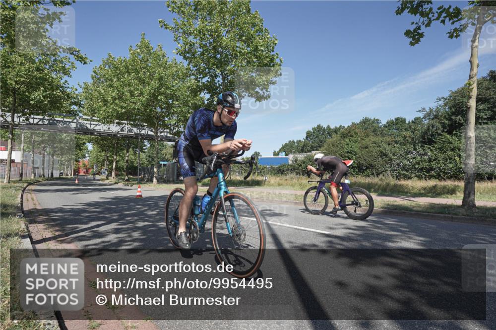 09.08.2026 - GEWOBA Citytriathlon Bremen Michael Burmester http://msf.ph/oto/9954495 09.08.2026 12:04:46 Radfahren 667, 682 meine-sportfotos.de