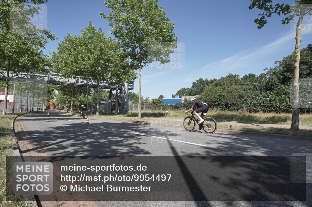 09.08.2026 - GEWOBA Citytriathlon Bremen Michael Burmester http://msf.ph/oto/9954497 09.08.2026 12:04:48 Radfahren 667, 682 meine-sportfotos.de