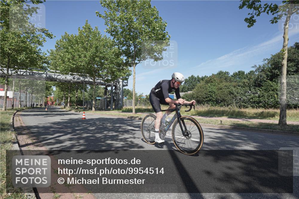 09.08.2026 - GEWOBA Citytriathlon Bremen Michael Burmester http://msf.ph/oto/9954514 09.08.2026 12:05:29 Radfahren 560, 562, 623, 757, 1110 meine-sportfotos.de