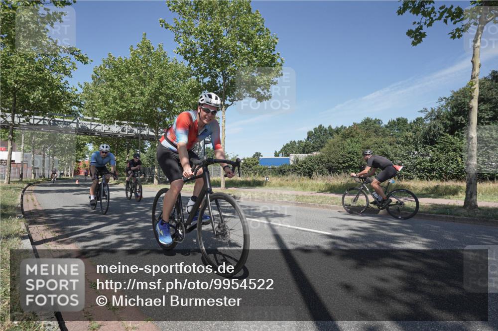 09.08.2026 - GEWOBA Citytriathlon Bremen Michael Burmester http://msf.ph/oto/9954522 09.08.2026 12:05:36 Radfahren 541, 560, 562, 623, 695, 696, 757, 1110 meine-sportfotos.de