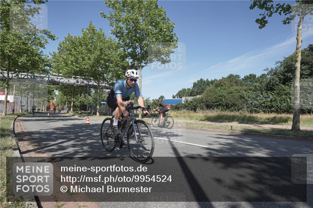 09.08.2026 - GEWOBA Citytriathlon Bremen Michael Burmester http://msf.ph/oto/9954524 09.08.2026 12:05:37 Radfahren 541, 560, 562, 623, 695, 696, 757, 1110 meine-sportfotos.de