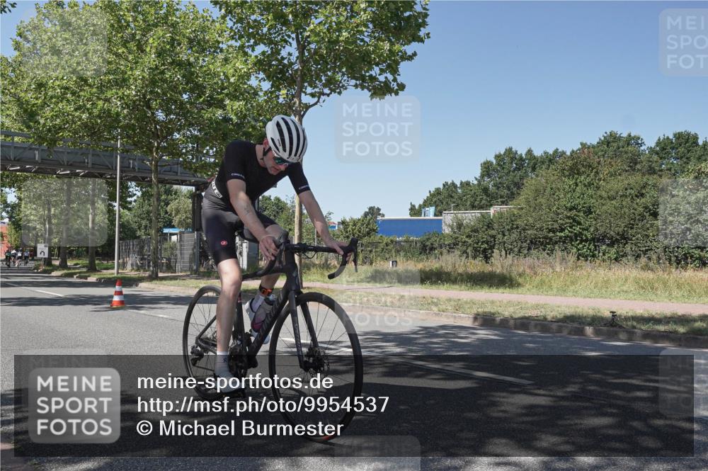09.08.2026 - GEWOBA Citytriathlon Bremen Michael Burmester http://msf.ph/oto/9954537 09.08.2026 14:33:38 Radfahren 38, 74, 82, 146, 218, 232, 263, 308, 371, 470 meine-sportfotos.de