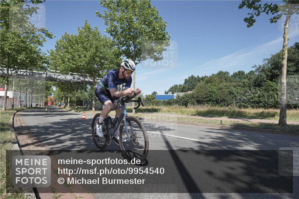 09.08.2026 - GEWOBA Citytriathlon Bremen Michael Burmester http://msf.ph/oto/9954540 09.08.2026 12:05:56 Radfahren 694 meine-sportfotos.de