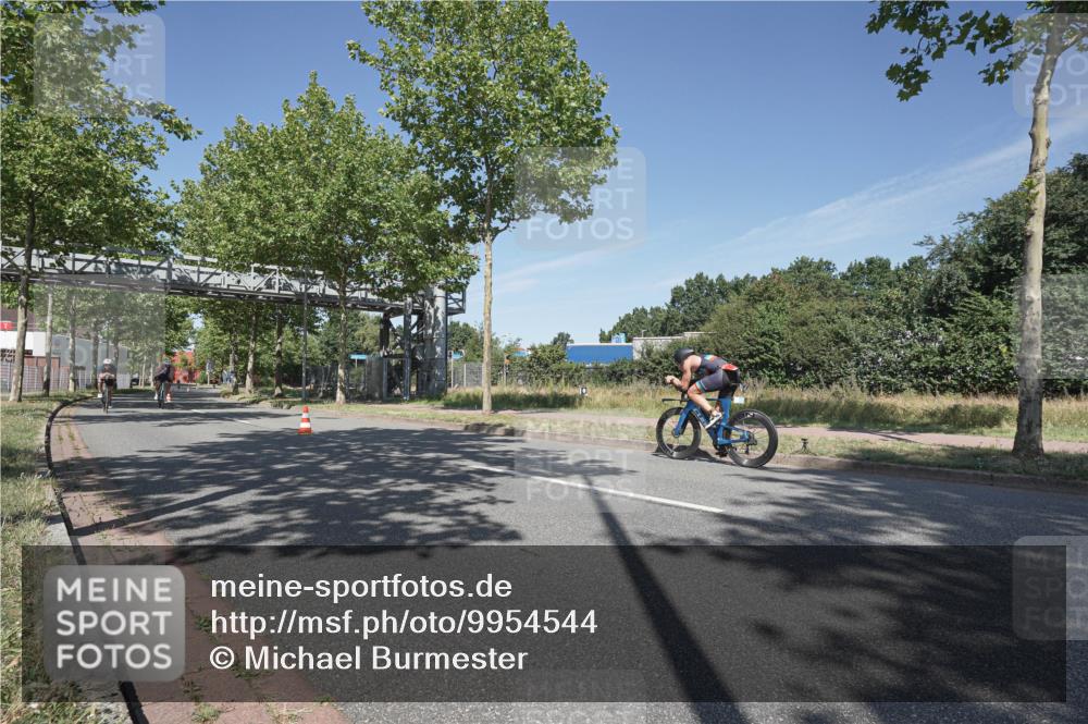 09.08.2026 - GEWOBA Citytriathlon Bremen Michael Burmester http://msf.ph/oto/9954544 09.08.2026 12:06:12 Radfahren 559, 664, 687 meine-sportfotos.de