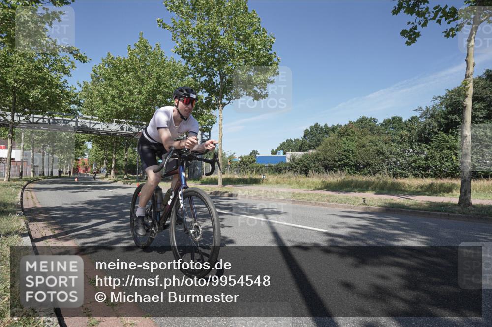 09.08.2026 - GEWOBA Citytriathlon Bremen Michael Burmester http://msf.ph/oto/9954548 09.08.2026 12:06:15 Radfahren 559, 664, 687, 701 meine-sportfotos.de