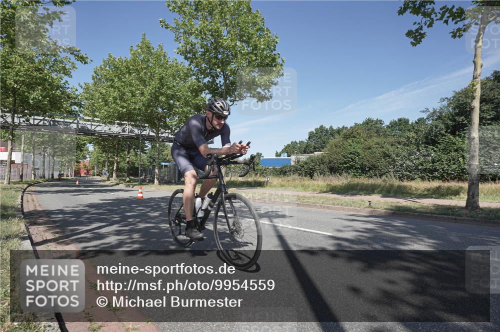 09.08.2026 - GEWOBA Citytriathlon Bremen Michael Burmester http://msf.ph/oto/9954559 09.08.2026 12:06:33 Radfahren 571, 604, 651, 701, 707, 720 meine-sportfotos.de