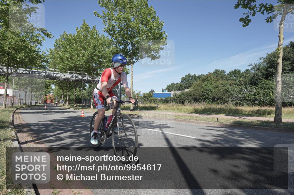 09.08.2026 - GEWOBA Citytriathlon Bremen Michael Burmester http://msf.ph/oto/9954617 09.08.2026 12:07:55 Radfahren 572, 577, 614, 649, 705, 1001 meine-sportfotos.de