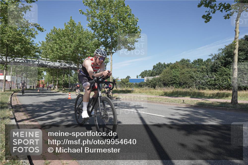 09.08.2026 - GEWOBA Citytriathlon Bremen Michael Burmester http://msf.ph/oto/9954640 09.08.2026 12:08:23 Radfahren 548, 558, 601, 671 meine-sportfotos.de