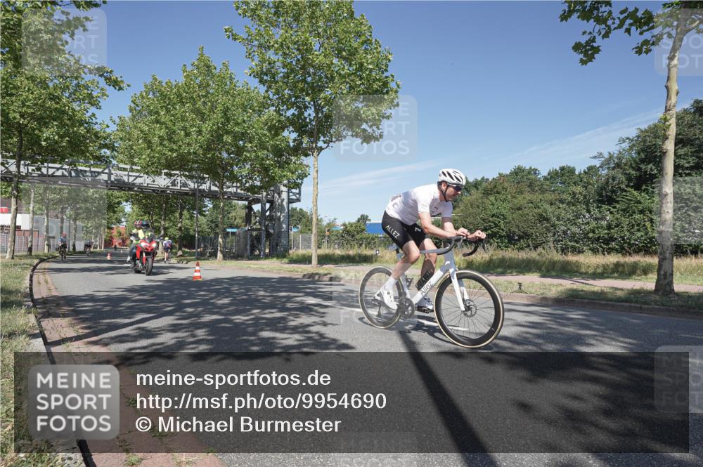 09.08.2026 - GEWOBA Citytriathlon Bremen Michael Burmester http://msf.ph/oto/9954690 09.08.2026 12:09:08 Radfahren 607, 630, 654, 675, 699, 700, 858, 1121 meine-sportfotos.de