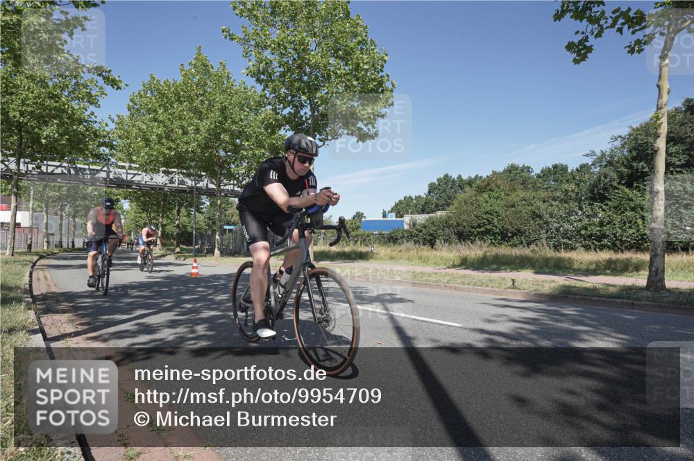 09.08.2026 - GEWOBA Citytriathlon Bremen Michael Burmester http://msf.ph/oto/9954709 09.08.2026 12:09:29 Radfahren 543, 570, 597, 621, 629, 719, 819, 1124 meine-sportfotos.de