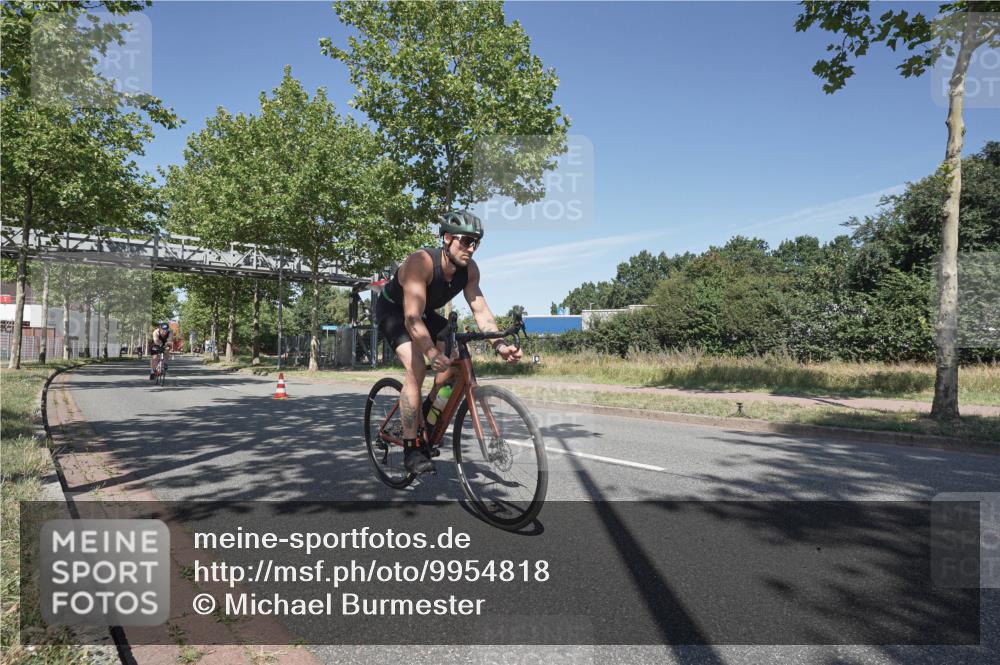 09.08.2026 - GEWOBA Citytriathlon Bremen Michael Burmester http://msf.ph/oto/9954818 09.08.2026 12:11:16 Radfahren 588, 641, 690, 698, 703, 767, 789, 801, 810, 854 meine-sportfotos.de