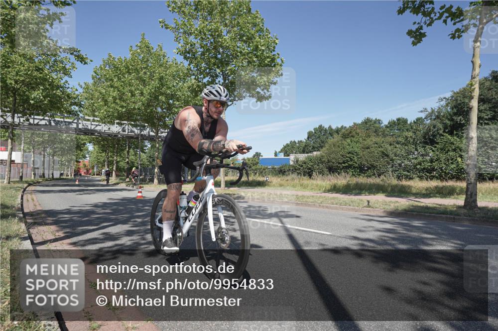 09.08.2026 - GEWOBA Citytriathlon Bremen Michael Burmester http://msf.ph/oto/9954833 09.08.2026 12:11:28 Radfahren 112, 540, 588, 666, 692, 698, 703, 1153 meine-sportfotos.de