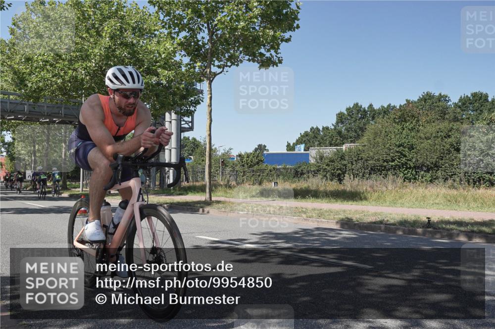 09.08.2026 - GEWOBA Citytriathlon Bremen Michael Burmester http://msf.ph/oto/9954850 09.08.2026 14:37:17 Radfahren 10, 58, 87, 172, 300, 316, 369, 385, 448 meine-sportfotos.de