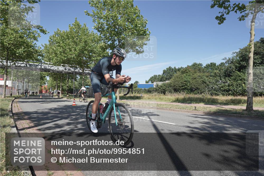 09.08.2026 - GEWOBA Citytriathlon Bremen Michael Burmester http://msf.ph/oto/9954851 09.08.2026 12:11:41 Radfahren 549, 631, 676, 691, 692, 712, 732, 862, 1153 meine-sportfotos.de
