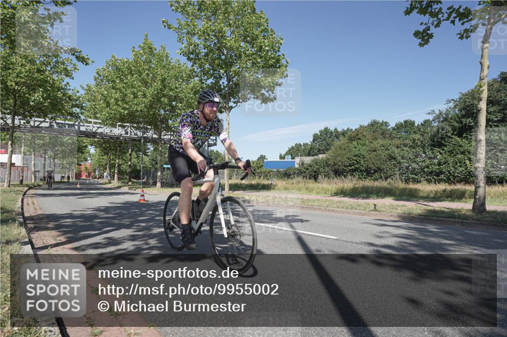 09.08.2026 - GEWOBA Citytriathlon Bremen Michael Burmester http://msf.ph/oto/9955002 09.08.2026 12:13:36 Radfahren 547, 591, 592, 645, 685, 710, 884, 1011, 1116, 1150 meine-sportfotos.de