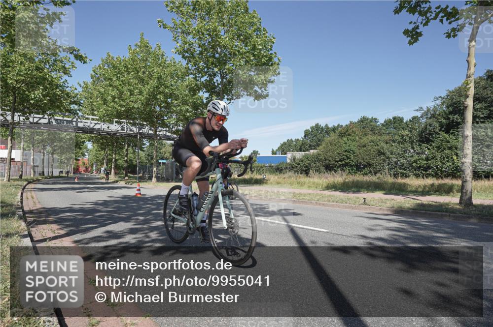 09.08.2026 - GEWOBA Citytriathlon Bremen Michael Burmester http://msf.ph/oto/9955041 09.08.2026 12:14:17 Radfahren 594, 647, 662 meine-sportfotos.de