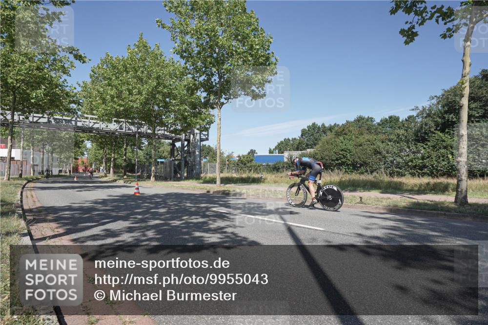 09.08.2026 - GEWOBA Citytriathlon Bremen Michael Burmester http://msf.ph/oto/9955043 09.08.2026 12:14:21 Radfahren 594, 647 meine-sportfotos.de