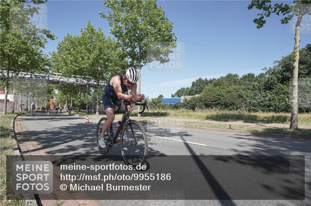 09.08.2026 - GEWOBA Citytriathlon Bremen Michael Burmester http://msf.ph/oto/9955186 09.08.2026 12:16:13 Radfahren 564, 611, 716, 726, 855, 879, 914, 955, 1117 meine-sportfotos.de