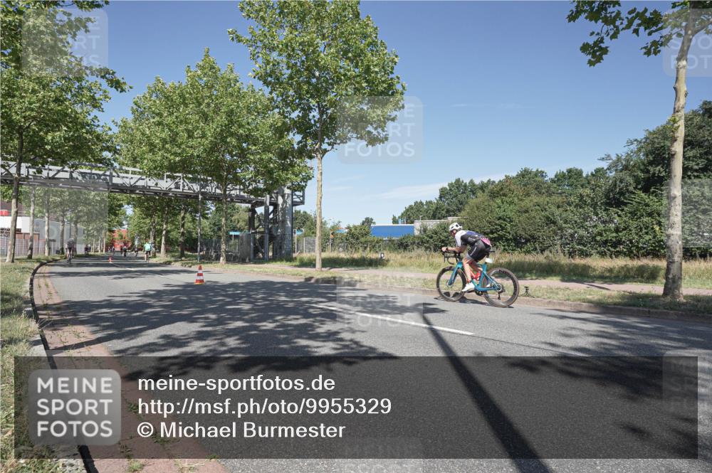 09.08.2026 - GEWOBA Citytriathlon Bremen Michael Burmester http://msf.ph/oto/9955329 09.08.2026 12:18:20 Radfahren 826, 872, 970, 1003 meine-sportfotos.de