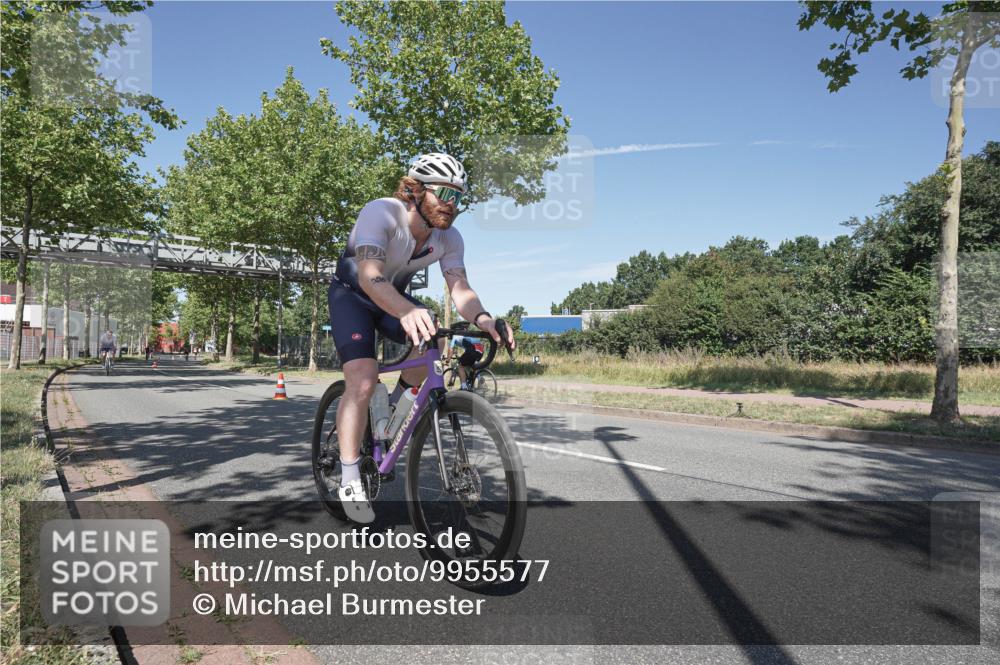 09.08.2026 - GEWOBA Citytriathlon Bremen Michael Burmester http://msf.ph/oto/9955577 09.08.2026 12:21:23 Radfahren 596, 731, 737, 902, 1115, 1132 meine-sportfotos.de