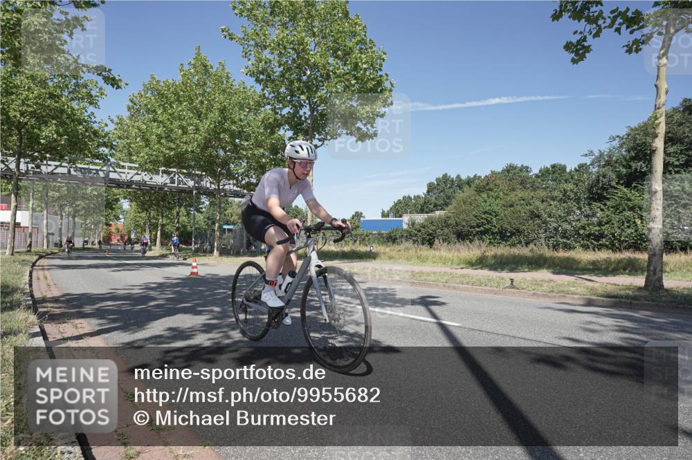 09.08.2026 - GEWOBA Citytriathlon Bremen Michael Burmester http://msf.ph/oto/9955682 09.08.2026 12:23:46 Radfahren 701, 705, 890, 1107 meine-sportfotos.de