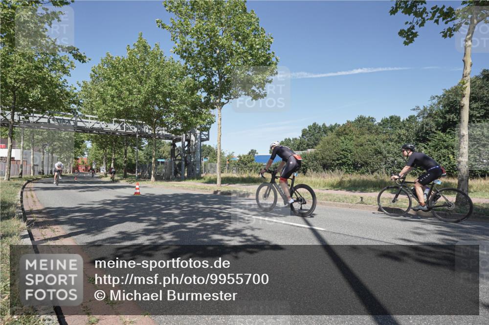 09.08.2026 - GEWOBA Citytriathlon Bremen Michael Burmester http://msf.ph/oto/9955700 09.08.2026 12:24:12 Radfahren 546, 586, 870, 887, 891, 1105 meine-sportfotos.de
