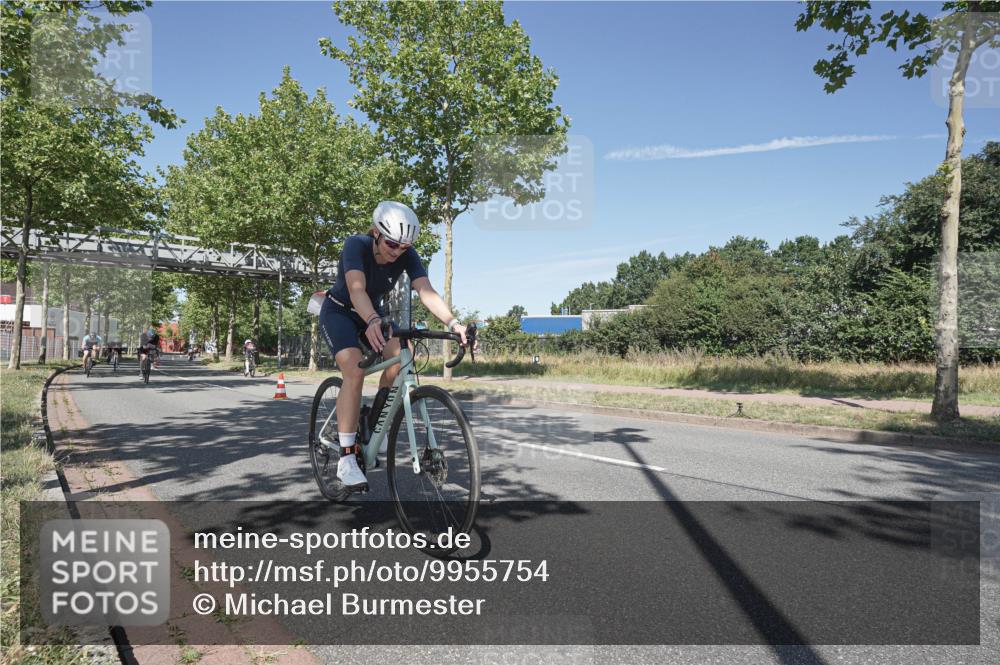 09.08.2026 - GEWOBA Citytriathlon Bremen Michael Burmester http://msf.ph/oto/9955754 09.08.2026 12:25:30 Radfahren 558, 649, 774, 936, 982, 1010, 1106, 1121, 1122 meine-sportfotos.de